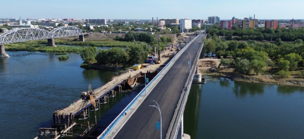 Семей қаласындағы &quot;ескі көпірдің&quot; асфальты толық жаңартылды