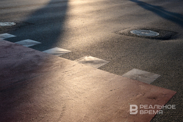 На улицах Казани обновляют пешеходную и велоразметку