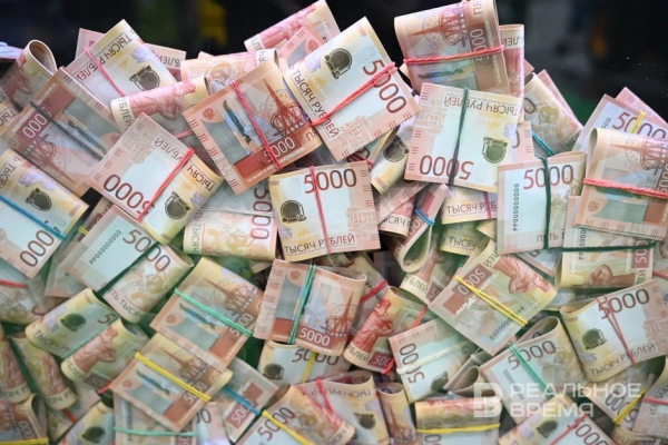 Назван разрыв между зарплатами в Татарстане, Москве и Санкт-Петербурге