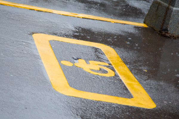 В США мужчина умер после падения с инвалидной коляски перед посадкой в самолет