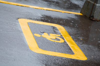 В США мужчина умер после падения с инвалидной коляски перед посадкой в самолет