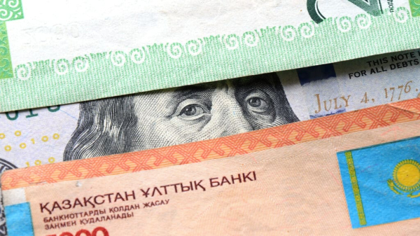 Рынок ожидает падения тенге до 658 за доллар к концу 2027 года