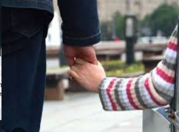 В КР усилили поддержку персональных ассистентов детей с инвалидностью