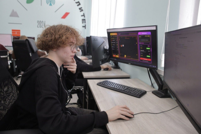 ИИ в подмосковных школах: учителя экономят часы на проверке работ, ученики изучают кибербезопасность