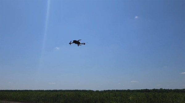 Хатылев заявил, что ИИ пока не может управлять дронами без человека
