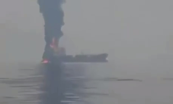 Атакованный в Ормузском проливе танкер охвачен огнем и тонет 01/03/2026 &ndash; Новости