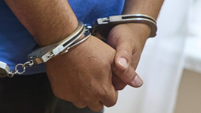 Прямо на глазах у ребенка: двоих мужчин задержали за жестокое избиение бойца СВО 24/04/2026 &ndash; Новости