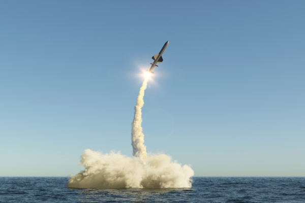 Очевидцы сняли прилеты иранских гиперзвуковых ракет по базам США