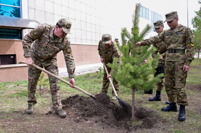 В военном колледже Астаны провели экологическую акцию к юбилею Победы