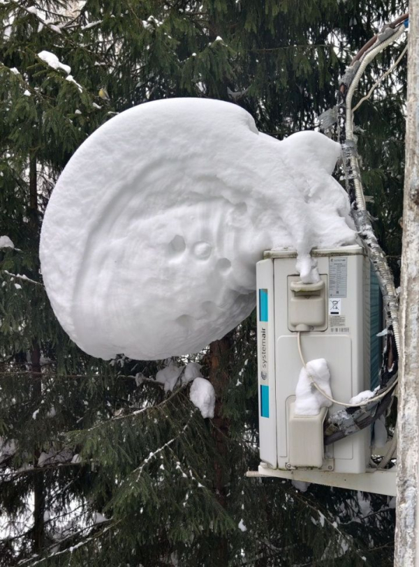 В Челнах призвали усилить контроль за очисткой крыш и рекламных конструкций