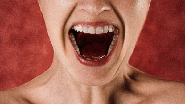 Онколог Басанов: белые и красные пятна во рту могут быть раком