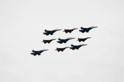 Небо цвета триколора: самые яркие кадры с авиационной части парада Победы