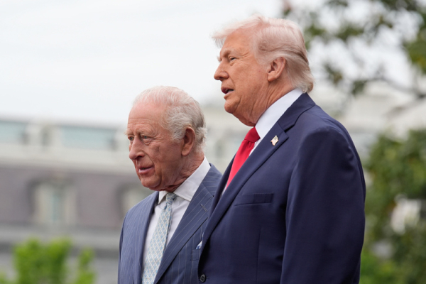 Карл III преподнес Трампу оригинальный подарок