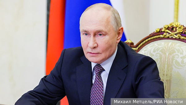 Путин пообщался с ветеранами после парада