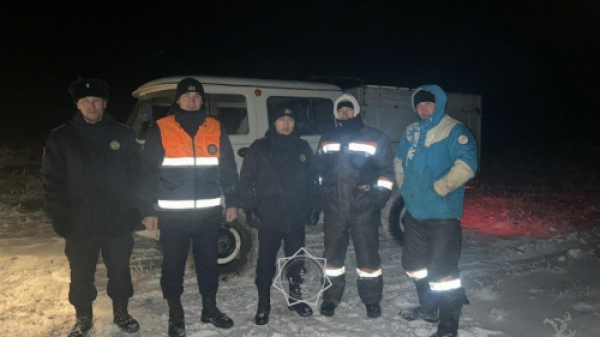 Двоих человек освободили из снежного плена спасатели в Актюбинской области