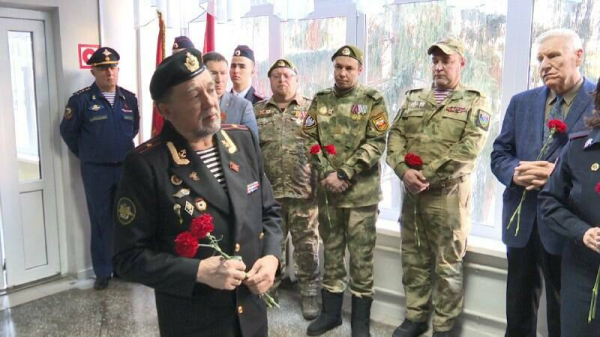 В Нижнекамске открыли мемориальные доски выпускникам-лицеистам