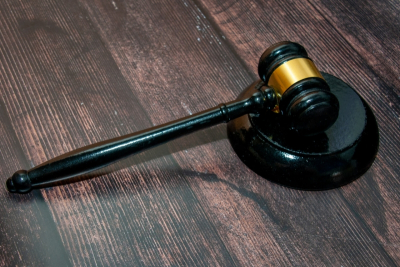 На родине свердловского губернатора женщина отсудила сотни тысяч у турфирмы