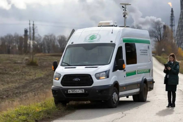 Воздух после ЧП с пожаром на заводе в Нижнекамске проверяют в Минэкологии