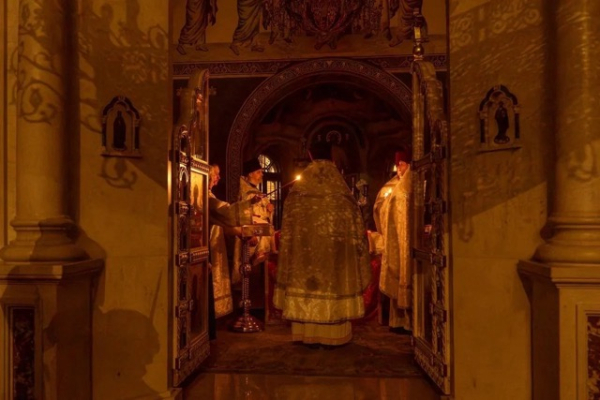 Благодатный огонь доставили в храмы Москвы, в частности &mdash; в храмы Восточного административного округа