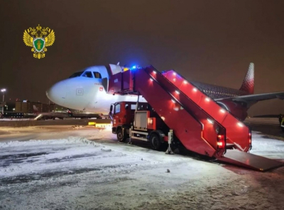 Самолет из Екатеринбурга выкатился за пределы посадочной полосы в Пулково: 145 человек спасены