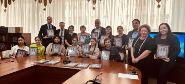 Новое издание сказки &quot;Конек-Горбунок&quot; на двух языках презентовали в Астане