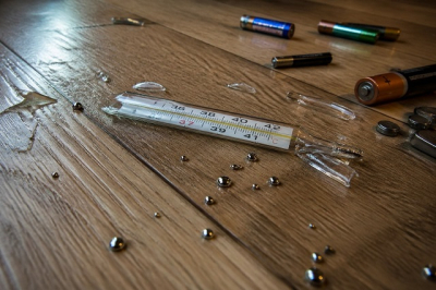 Градусник разбился, а вы травитесь месяцами: химик КФУ &mdash; о смертельной опасности ртути и батареек