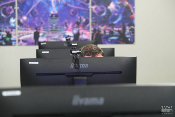 Вместо людей: как нейросети перестают быть чат-ботами и становятся сотрудниками