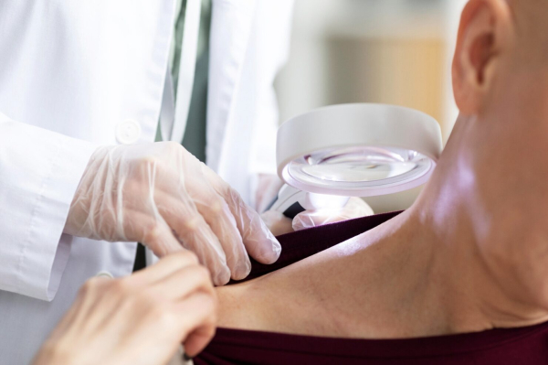 Биолог Федоров: удалить клеща можно пинцетом и спиртовой салфеткой