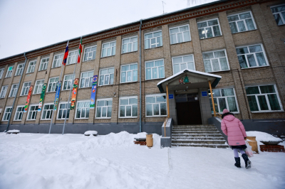 У пяти казанских школ отремонтируют тротуары и оборудуют освещение