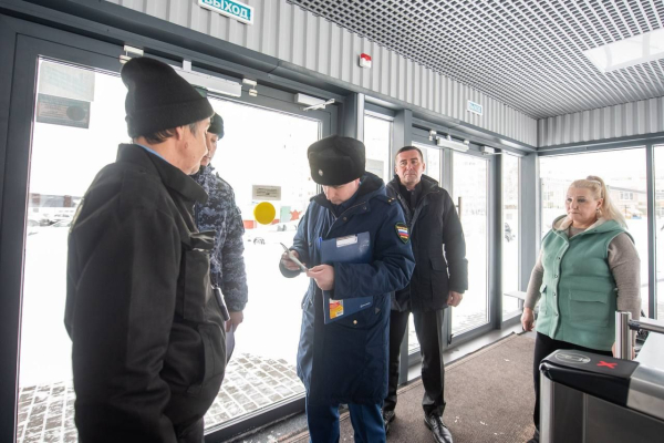 В Нижнекамске продолжаются проверки безопасности в школах после нападения в лицее №37