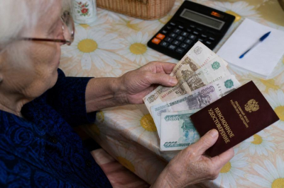 Что положено пенсионерам, у которых пенсия ниже 32 500 рублей