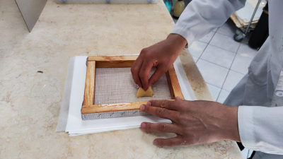 В Казахстане освоили средневековый метод изготовления бумаги для реставрации