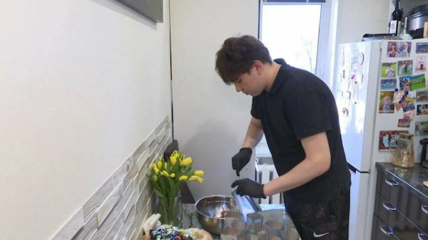 &laquo;Частичка дома&raquo;:&nbsp;семья из Татарстана готовит каши и тушенку для бойцов СВО