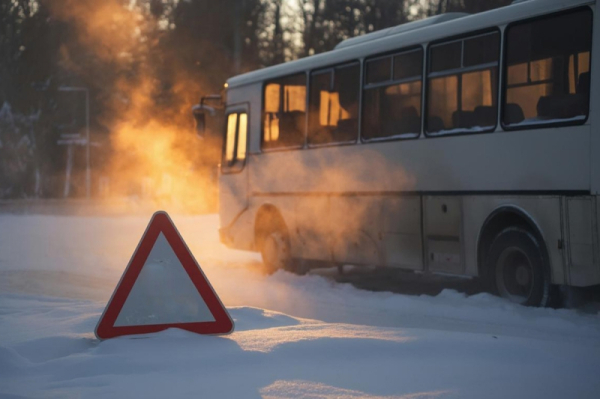 Автобус с пассажирами влетел в грузовик: пострадало больше 10 человек