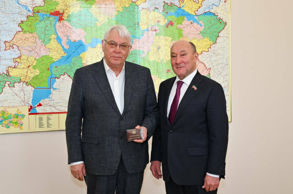 Марат Ахметов вручил удостоверение депутата Госсовета РТ Лутфулле Шафигуллину
