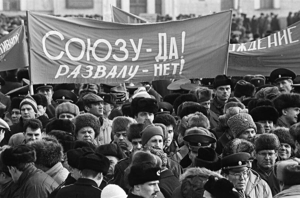 Почему развалился СССР? Мнение академика и опрос ВЦИОМ