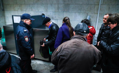 В метро Москвы допустили проверку телефонов пассажиров